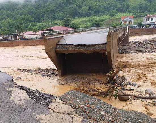 Lũ quét trong đêm ở Sơn La cuốn trôi 46 căn nhà, 14 người thương vong