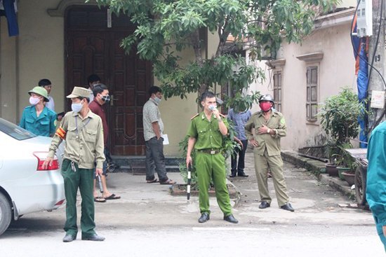 Bàng hoàng thấy em trai chết bất thường trong căn nhà khóa trái cửa