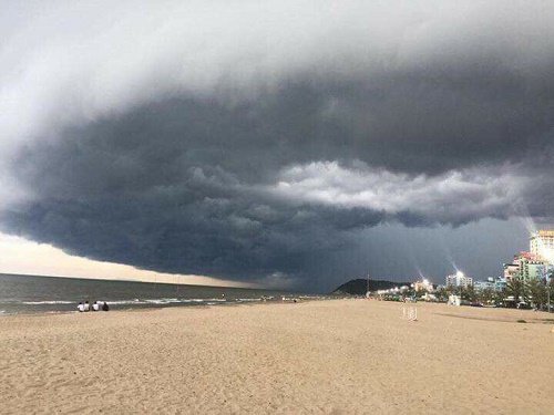 Đám mây hình thù kỳ lạ tại bãi biển Sầm Sơn: Đài Khí tượng thuỷ văn Thanh Hóa lý giải