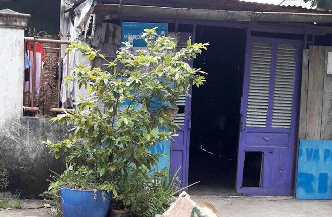 Đang ngủ, hai vợ chồng bị nhóm côn đồ đòi nợ thuê xông vào truy sát