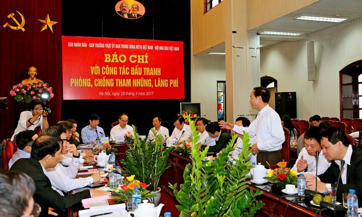 Đưa thiết bị theo dõi các báo điện tử gỡ bài, sửa bài vào sử dụng