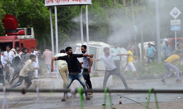 Lãnh tụ tinh thần bị kết tội cưỡng hiếp, bạo động bùng phát khiến 22 người chết ở Ấn Độ