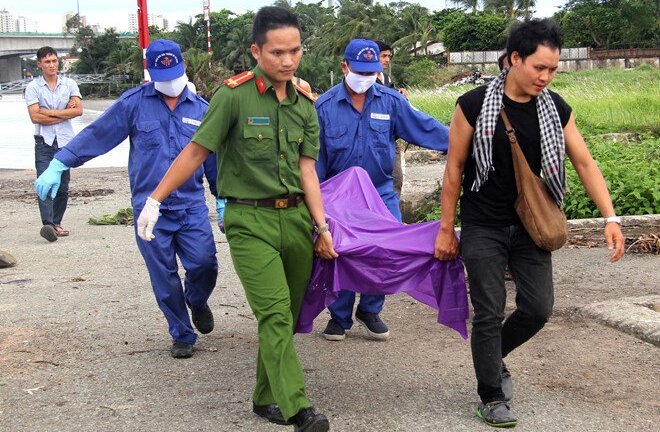 Phát hiện thi thể cô gái nằm sát mép sông Sài Gòn