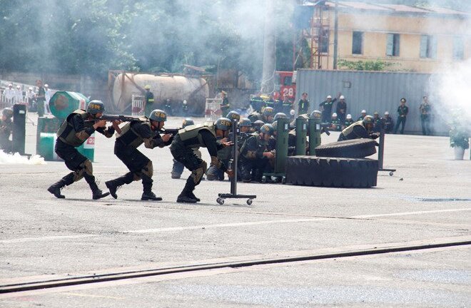 Ảnh: Xem gần 300 chiến sĩ diễn tập chống khủng bố trên cảng Tiên Sa