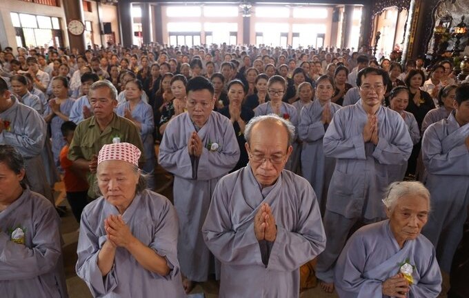 Ảnh: Hàng nghìn người dự đại lễ Vu Lan tại Thiền viện Trúc Lâm Sùng Phú