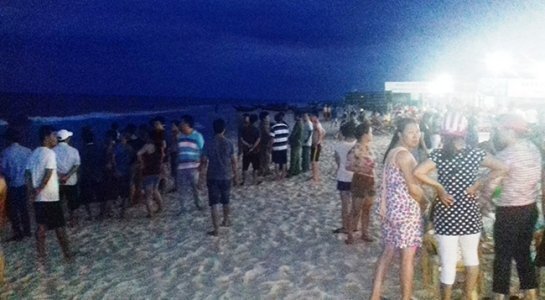 Tắm biển dịp nghỉ lễ, nam thanh niên bị sóng cuốn mất tích