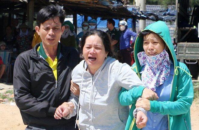 Giám đốc Ban quản lý cảng cá Quảng Ngãi bị sóng cuốn mất tích