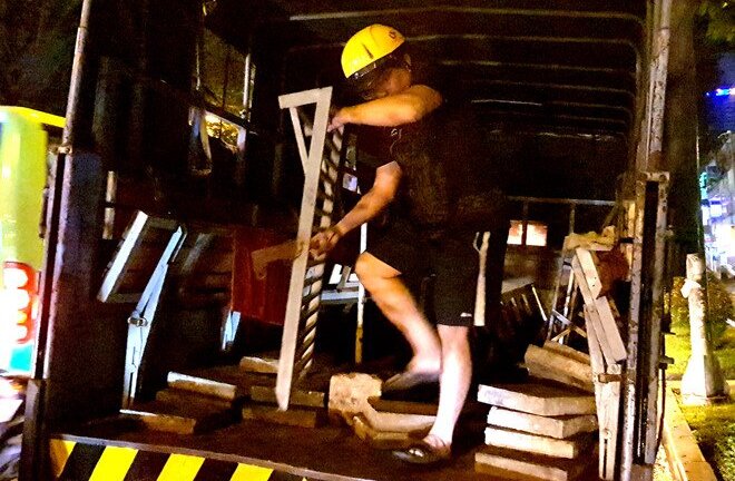 Bị thu oan cầu thang sắt, người đàn ông chạy xe nhiều km tìm ông Đoàn Ngọc Hải đòi lại