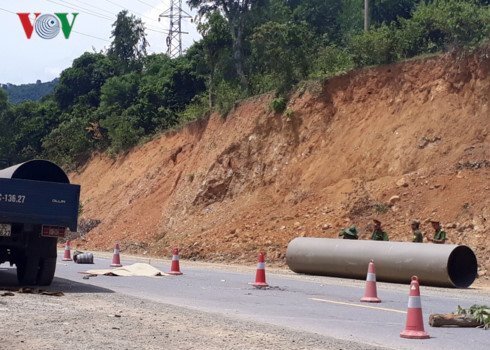 Đứt dây cần cẩu, ống áp suất nặng gần 2 tấn đè chết nam công nhân