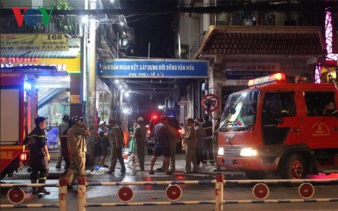 Cháy nhà trên 'phố nhậu', thực khách nháo nhác tháo chạy lúc nửa đêm