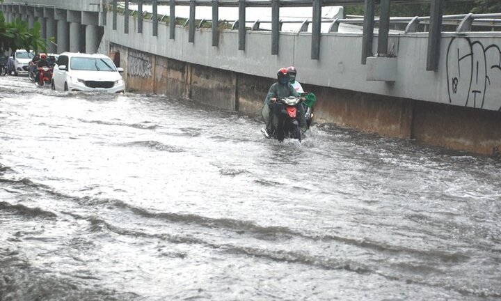 Siêu máy bơm thất bại khi giải cứu 'rốn ngập' Sài Gòn: Xử nghiêm hành vi xả rác làm tắc cống