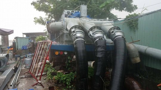 Dùng 4 máy thay thế siêu máy bơm giải cứu 'rốn ngập' Sài Gòn