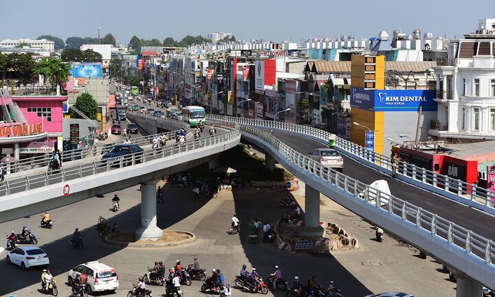 Thông xe cầu vượt chữ Y hơn 400 tỷ đồng ở TP.HCM