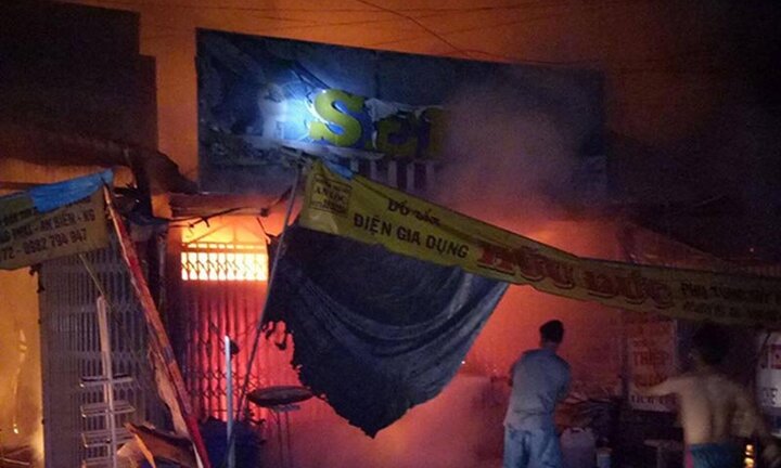 Cháy nhà lúc rạng sáng, 3 bà cháu chết thương tâm