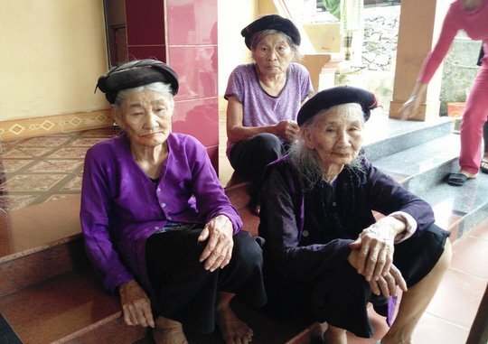 Bí thư, trưởng thôn trao quà hỗ trợ lũ lụt cho vợ: Chính quyền xã nói gì?