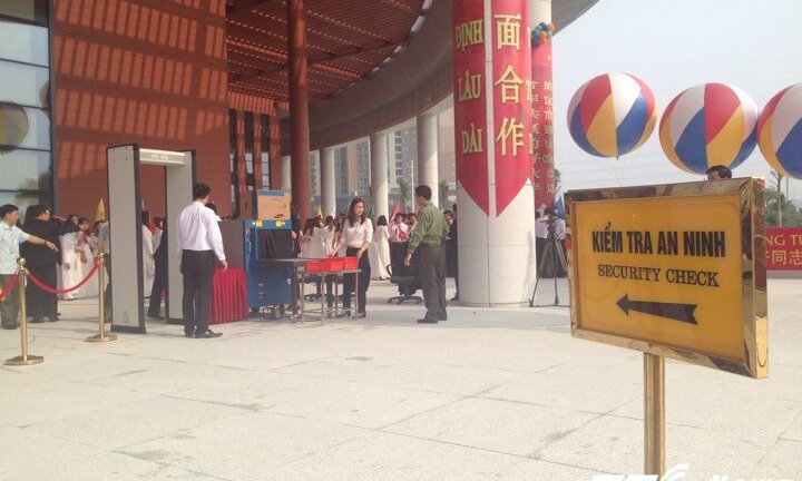 An ninh thắt chặt tại Cung hữu nghị Việt - Trung trước giờ đón ông Tập Cận Bình