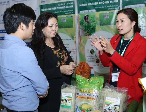 Nông dân Việt tiếp cận sản phẩm công nghệ cao thời đại 4.0