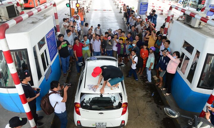 Ngày thứ 4 thu phí trở lại, BOT Cai Lậy xả trạm hơn 20 lần