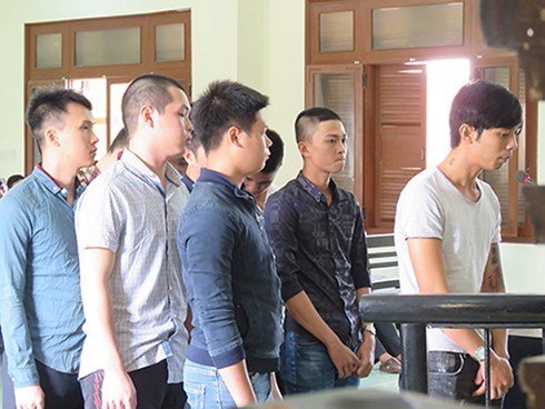 Côn đồ trả thù nhầm, nam thanh niên bị chém chết khi đi chơi với người yêu