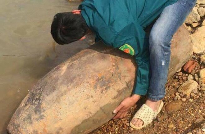 Sau sông Hồng, lại phát hiện quả bom 'khủng' dưới sông Lô