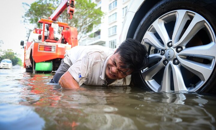 Ảnh: Triều cường tấn công 'khu vực nhà giàu' ở Sài Gòn