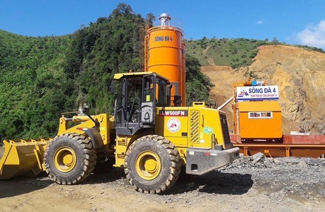 Sàn bê tông công trình thủy điện đổ sập, đè chết 2 người