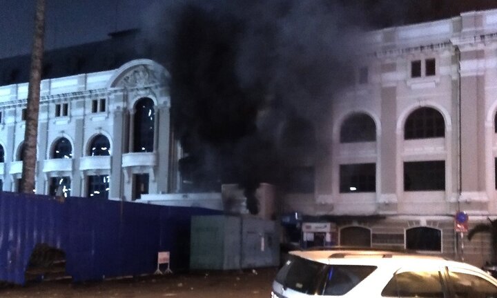 Trạm phát điện nhà hát TP.HCM bốc cháy, khán giả hốt hoảng tháo chạy