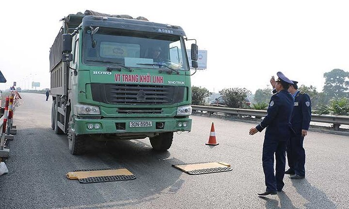 Người tố cáo Chánh thanh tra giao thông Hà Nội 'bảo kê' xe quá tải đề nghị được bảo vệ