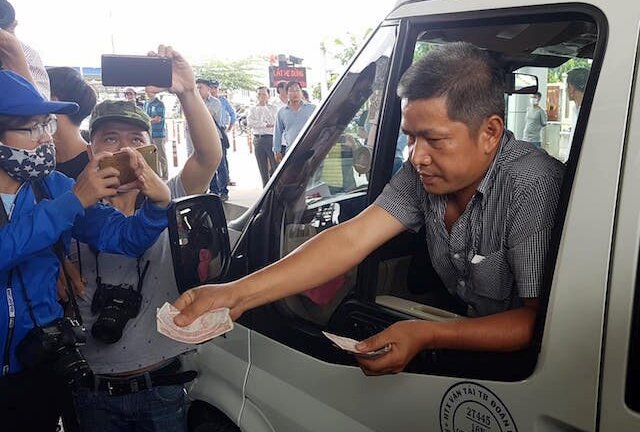 BOT Cần Thơ - Phụng Hiệp tiếp tục 'tê liệt': Nhân viên không bán vé, tài xế rời cabin