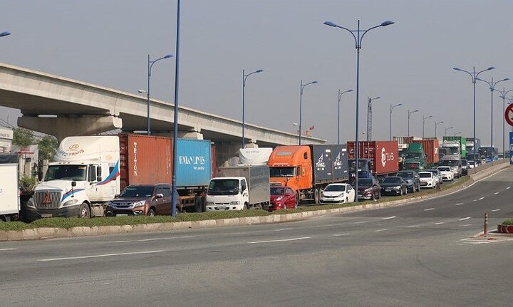 Ảnh: Kẹt xe khủng khiếp ở cảng Cát Lái những ngày cận Tết