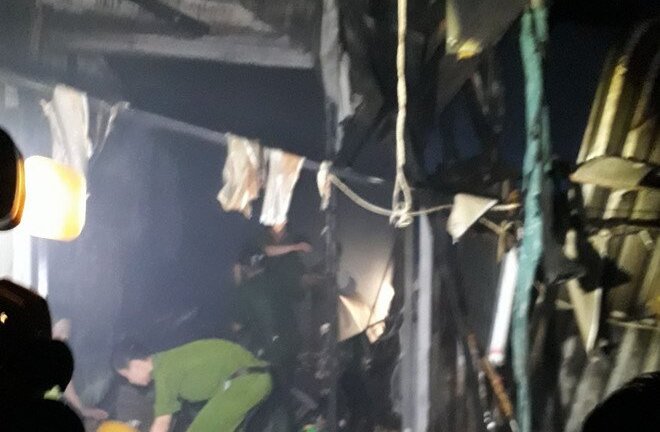 Ngủ lại kiốt trông hàng Tết, hai vợ chồng chết cháy