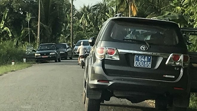 Làm rõ vụ xe công chở cán bộ đi ăn cưới ở Vĩnh Long