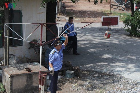 Nhân viên gác chắn tàu kể chuyện bị 'ăn chửi' rát tai và nỗi lo phải đi tù