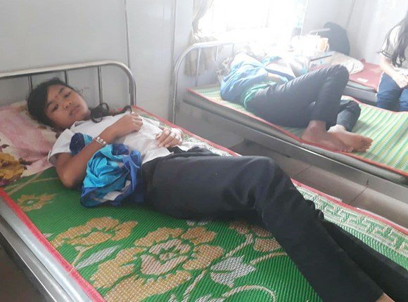 30 học sinh nhập viện sau khi ăn bữa tối ở trường