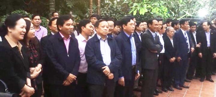 Quan chức xếp hàng tại lễ hội phát ấn còn lễ hội 'thề không tham nhũng' thì vắng bóng