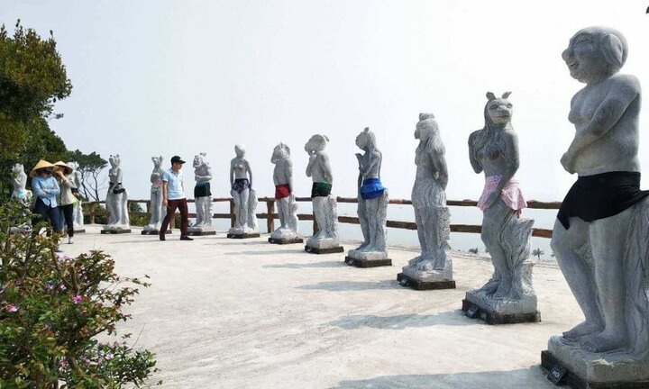 Mặc quần cho tượng 12 con giáp khỏa thân ở Hải Phòng