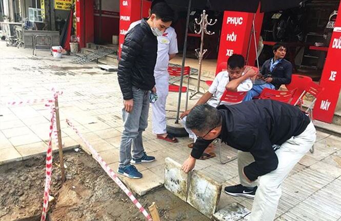 Lát đá vỉa hè ở Hà Nội: Hàng loạt cán bộ bị xem xét xử lý