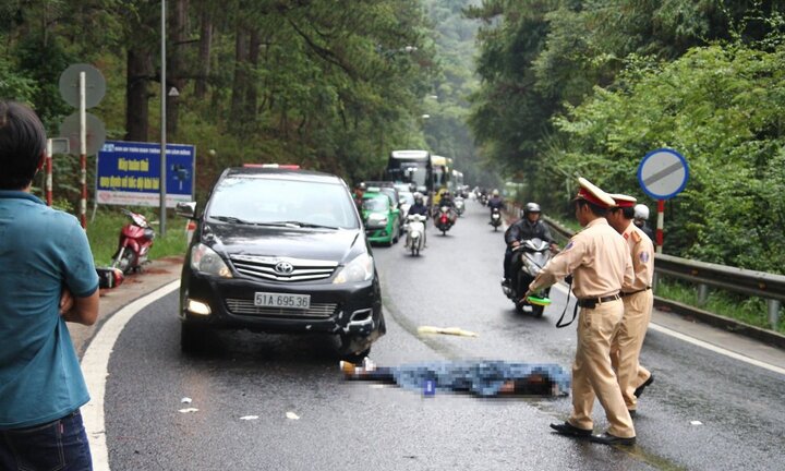 Xe máy đối đầu ô tô trên đèo Prenn, 1 người chết, 1 người nguy kịch
