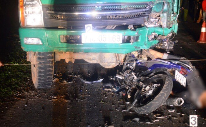 Xe máy tông xe tải đang dừng, 4 học sinh thiệt mạng: Phó Thủ tướng chỉ đạo khẩn