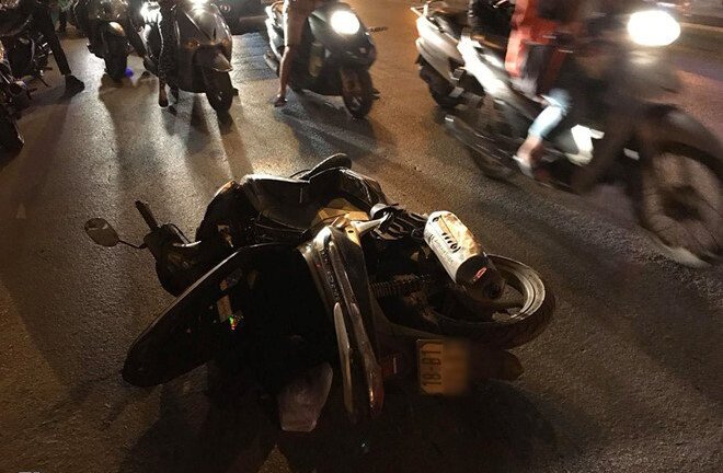Xe máy tông dải phân cách, nam thanh niên thiệt mạng trong đêm