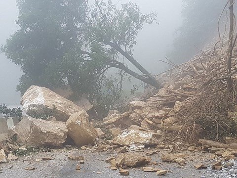 Sạt lở đất đá, vùi lấp 4 người ở Sơn La