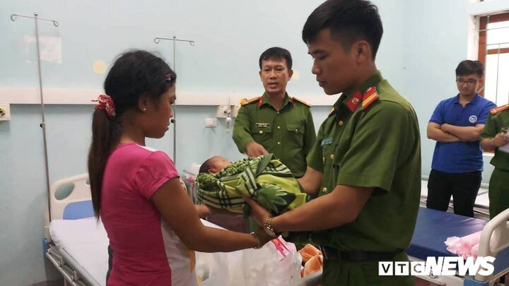 Người mẹ mang con chưa đầy 1 tháng tuổi đi bán lấy 40 triệu đồng