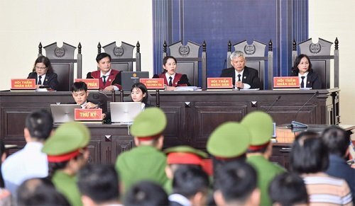 Xét xử ông Phan Văn Vĩnh và đồng phạm: Dùng xe cẩu chuyển hồ sơ vụ án, không bị cáo nào kêu oan