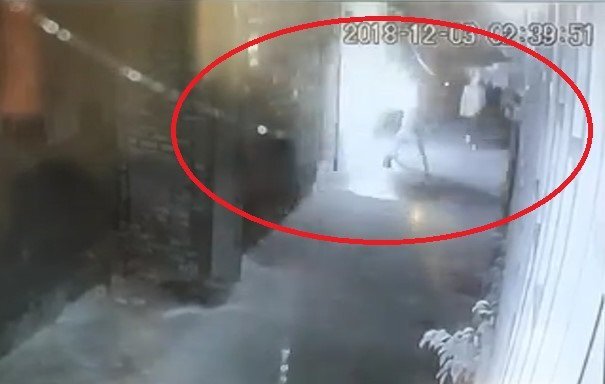 Truy tìm 3 kẻ bịt mặt ném bom xăng vào nhà giám đốc doanh nghiệp ở Thanh Hóa