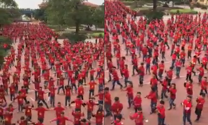 Hơn 1.000 học sinh trường tiểu học tại Hà Nội đồng diễn cổ vũ đội tuyển Việt Nam