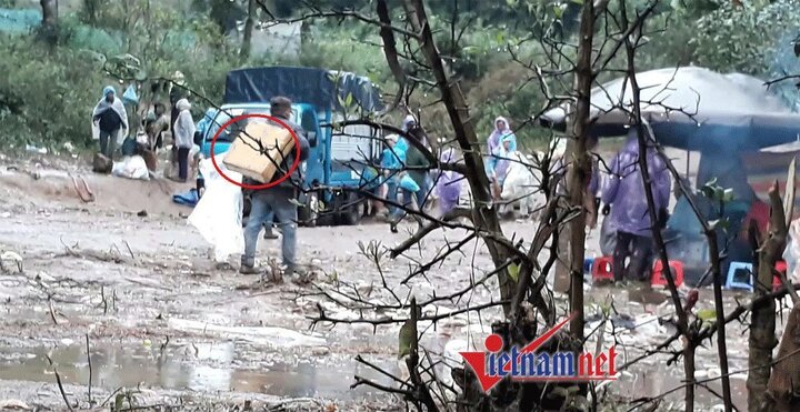 Đời cửu vạn vùng biên: Bí mật ở con đường bán sức kiếm tiền triệu mỗi đêm