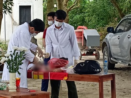 Truy tìm người bỏ thi thể bé gái còn nguyên dây rốn trước cổng chùa