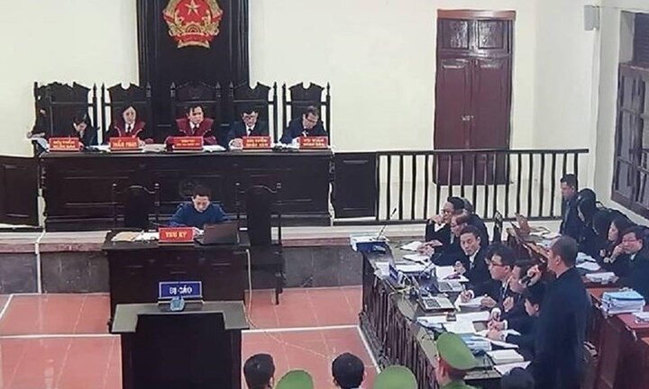 Xét xử sự cố y khoa ở Hòa Bình: Tòa bác chứng cứ đầu độc, VKS đề nghị xử lý luật sư