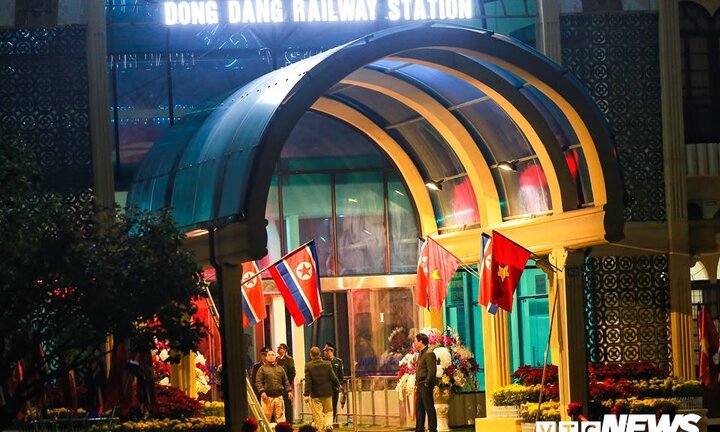 Ga Đồng Đăng rực sáng suốt đêm chào đón Chủ tịch Kim Jong-un