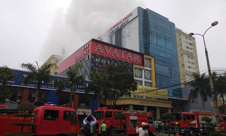 Đang cháy lớn khách sạn ở TP Vinh, Nghệ An